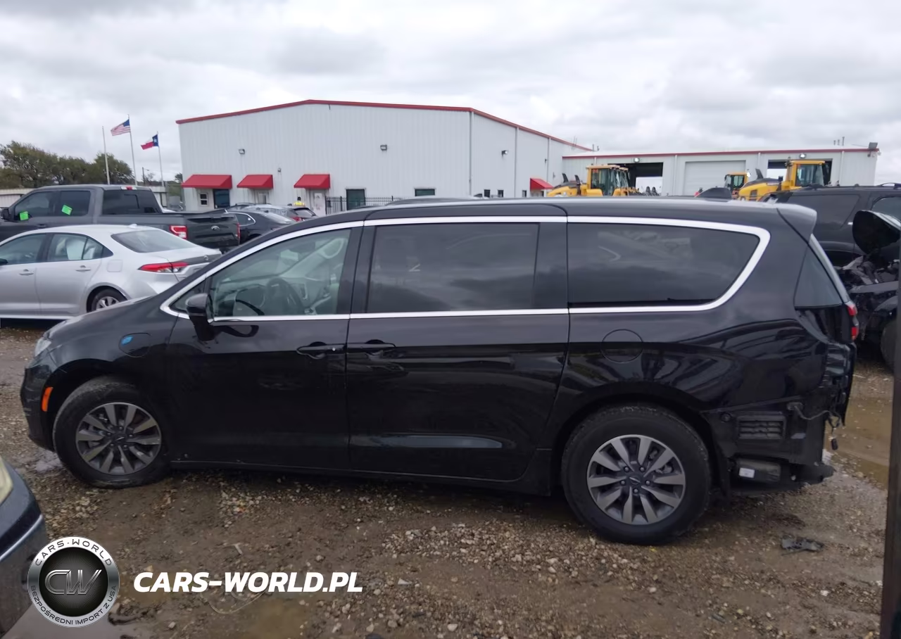 2024 Chrysler Pacifica Hybrid Select VIN:2C4RC1S7XRR150103 - 14