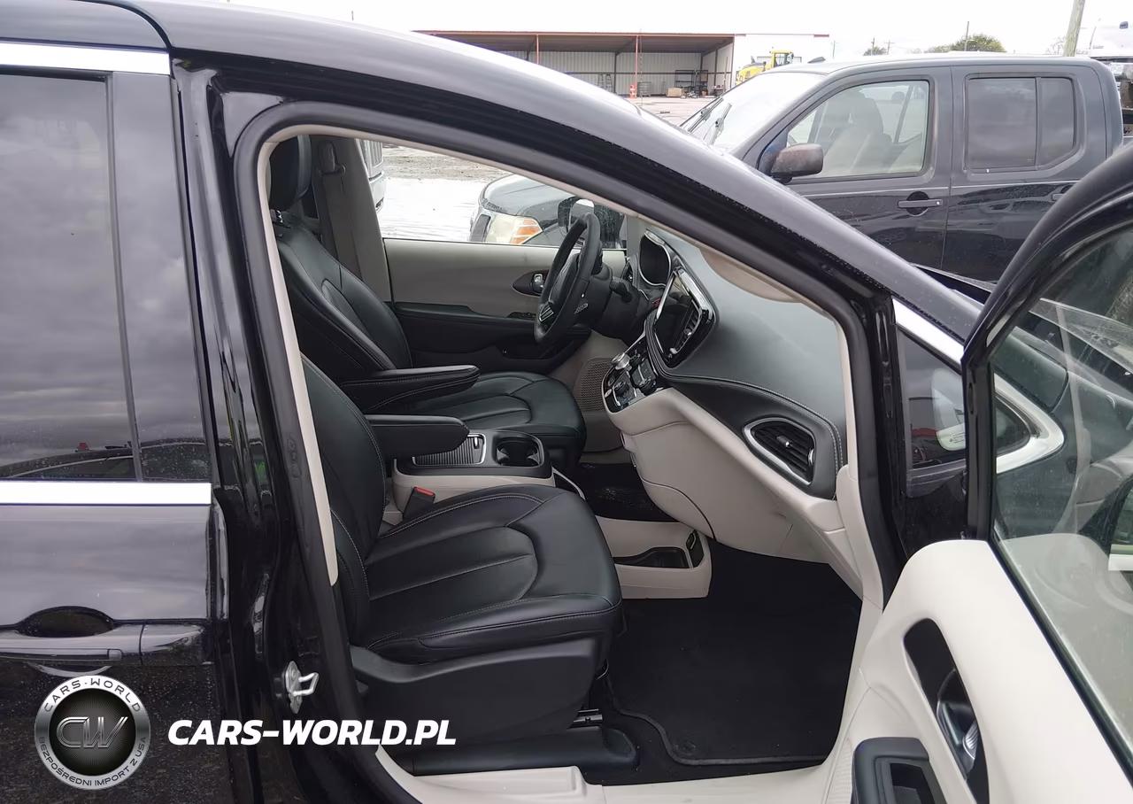 2024 Chrysler Pacifica Hybrid Select VIN:2C4RC1S7XRR150103 - 5