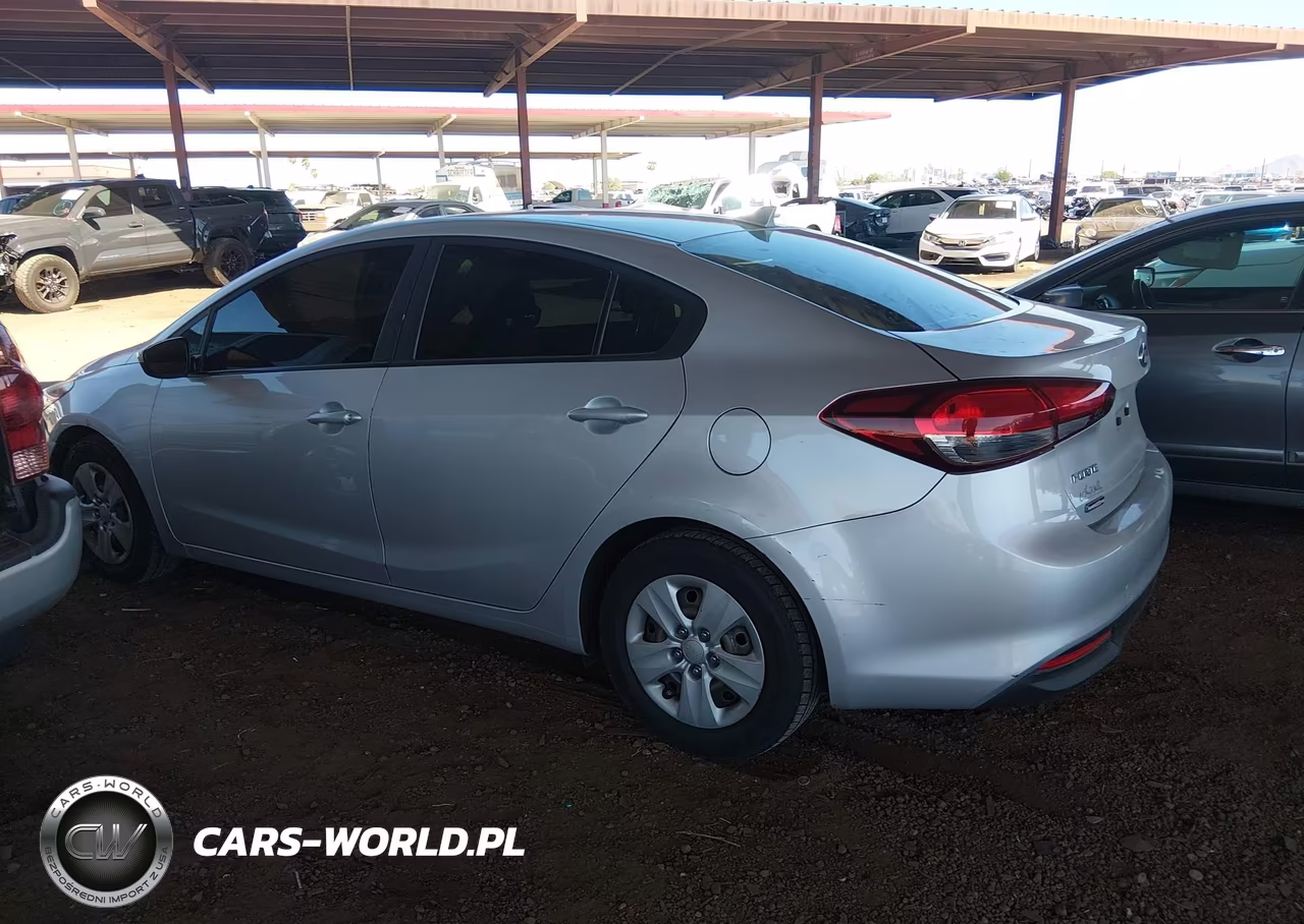 2018 Kia Forte VIN:3KPFK4A75JE175232 - 14