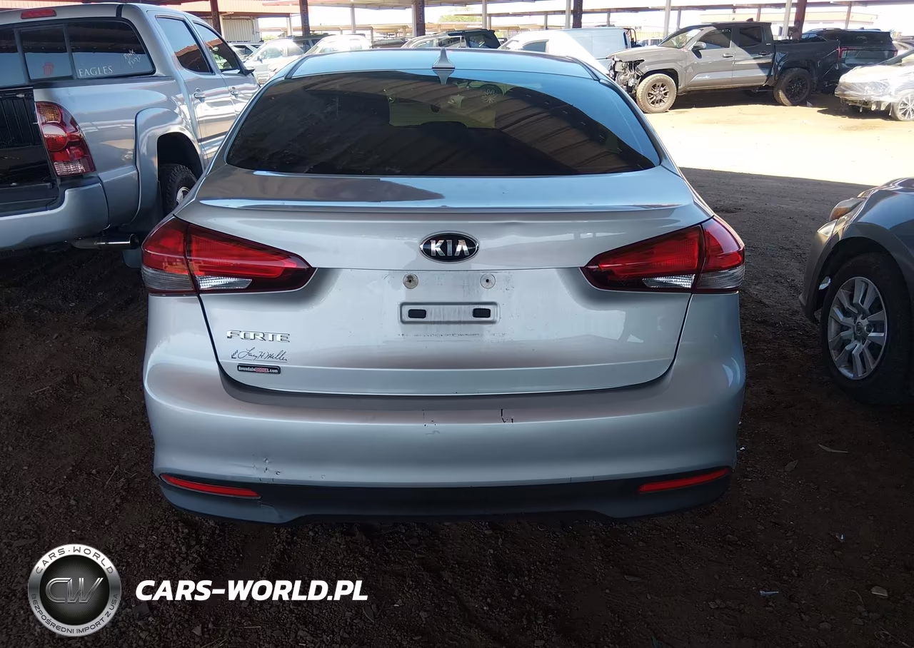 2018 Kia Forte VIN:3KPFK4A75JE175232 - 16