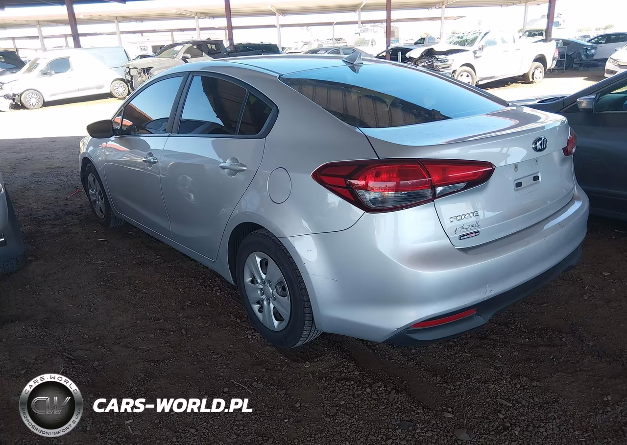 2018 Kia Forte VIN:3KPFK4A75JE175232 - 3