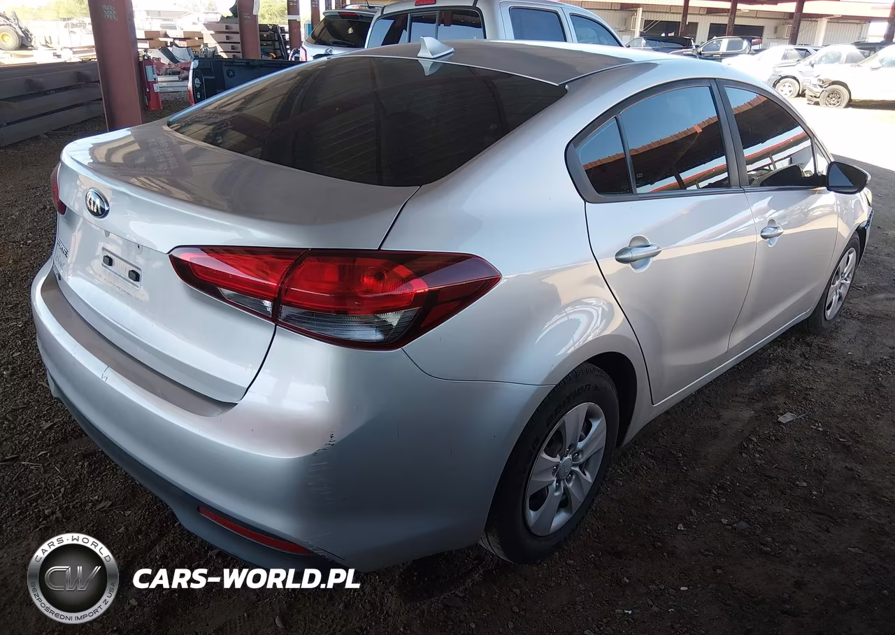 2018 Kia Forte VIN:3KPFK4A75JE175232 - 4