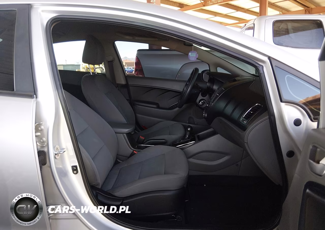 2018 Kia Forte VIN:3KPFK4A75JE175232 - 5