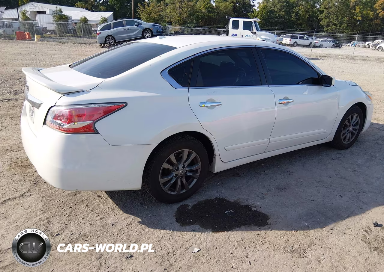 2015 Nissan Altima 2.5 S VIN:1N4AL3AP8FC224705 - 4