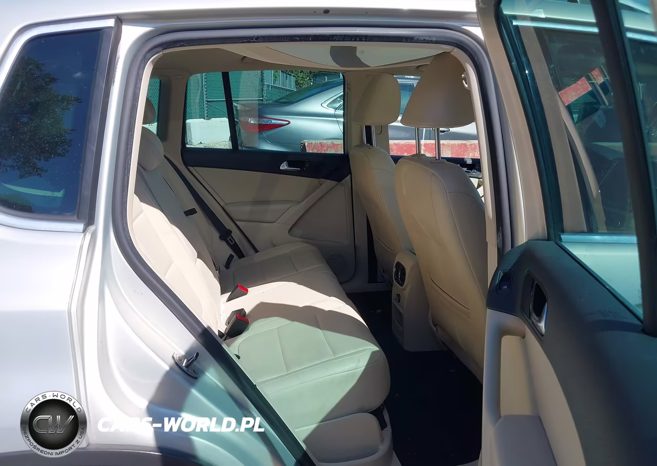 2010 Volkswagen Tiguan Wolfsburg Edition VIN:WVGBV7AX7AW537909 - 8