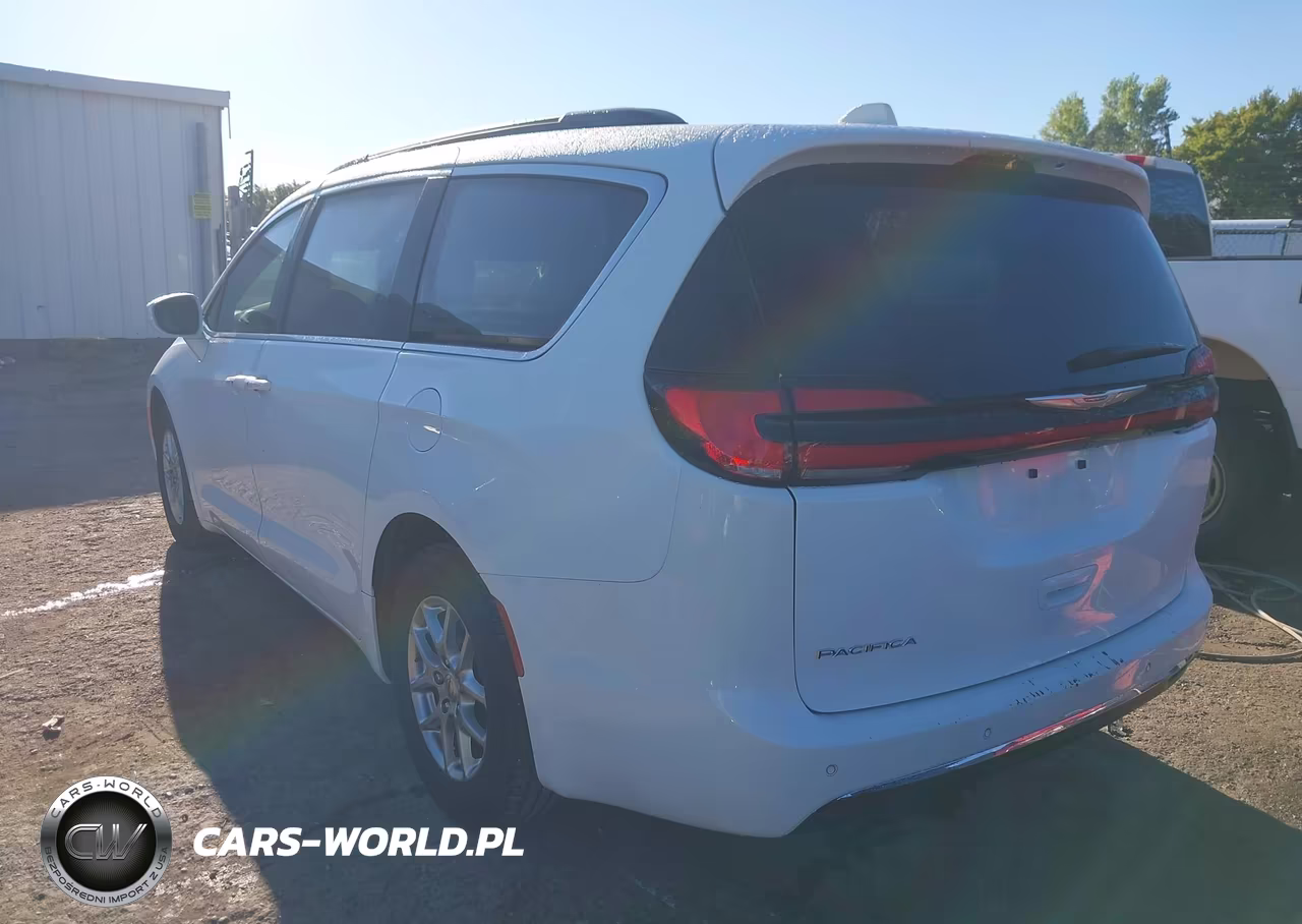 2021 Chrysler Pacifica Touring VIN:2C4RC1FG8MR592932 - 3