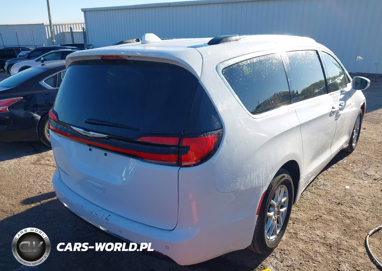 2021 Chrysler Pacifica Touring VIN:2C4RC1FG8MR592932 - 4
