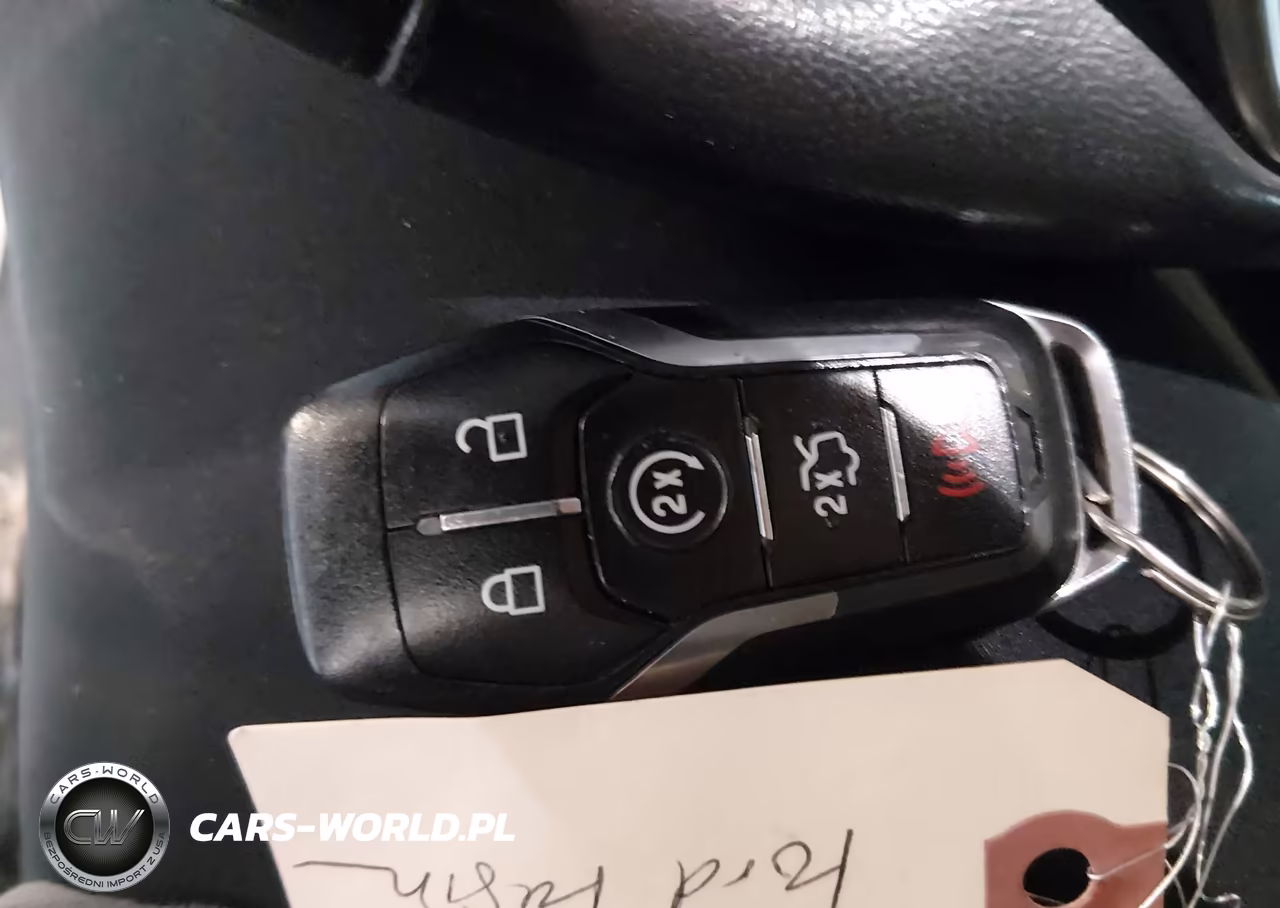 2016 Ford Fusion Titanium VIN:3FA6P0K95GR334073 - 11