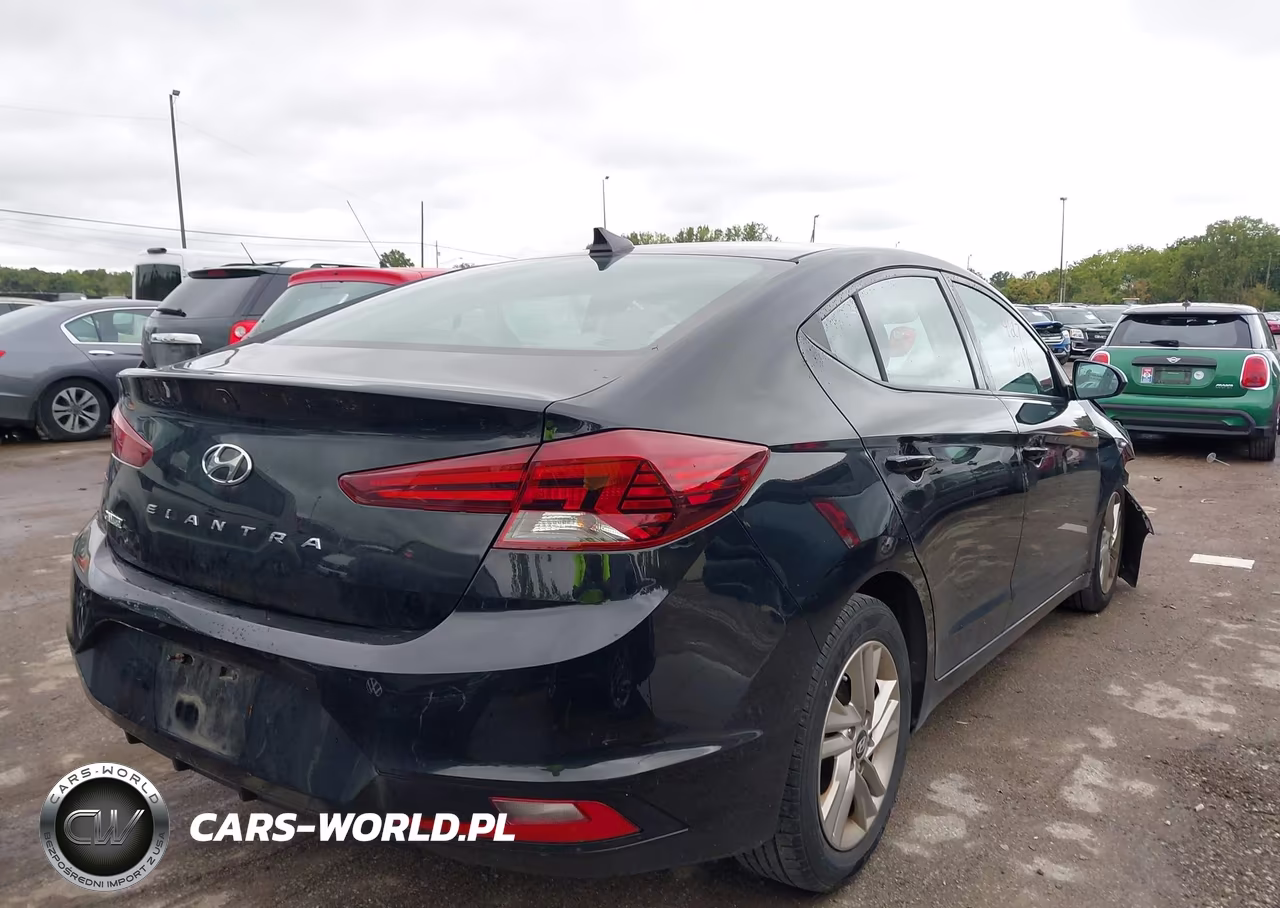 2019 Hyundai Elantra Sel VIN:5NPD84LF1KH437562 - 4