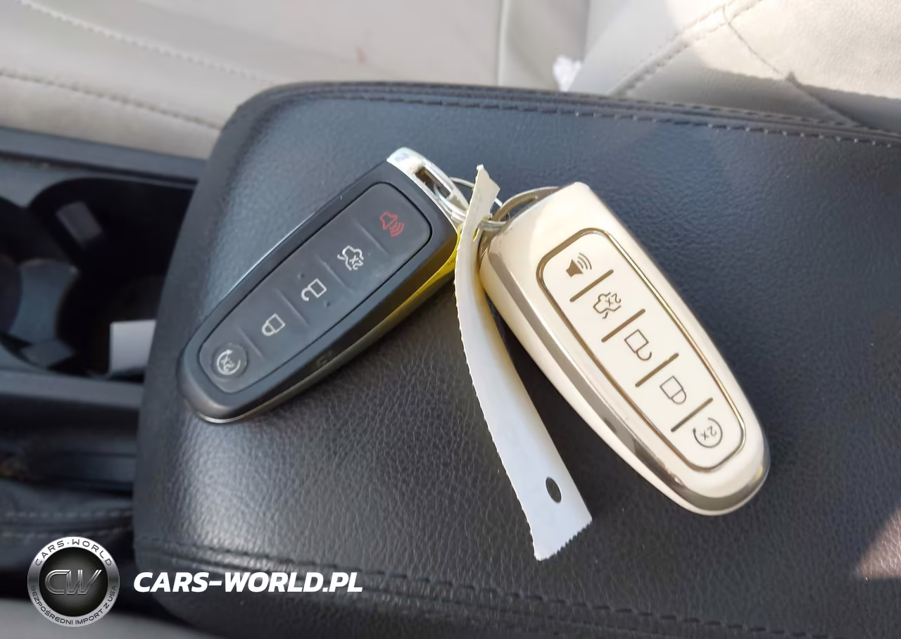 2018 Ford Focus Titanium VIN:1FADP3J26JL314935 - 11
