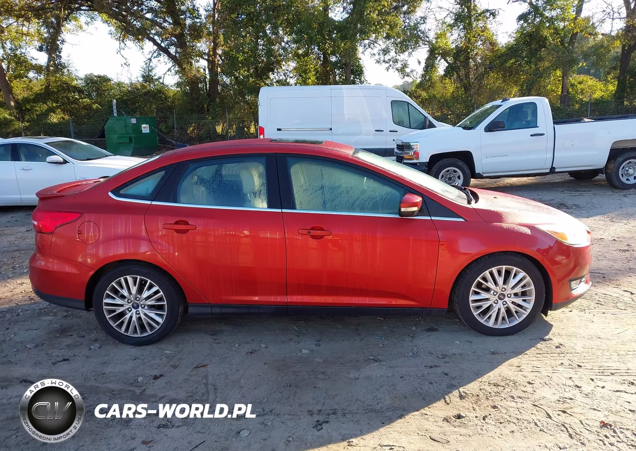 2018 Ford Focus Titanium VIN:1FADP3J26JL314935 - 13