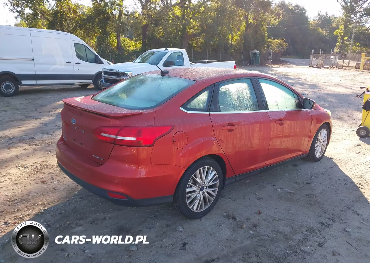 2018 Ford Focus Titanium VIN:1FADP3J26JL314935 - 4