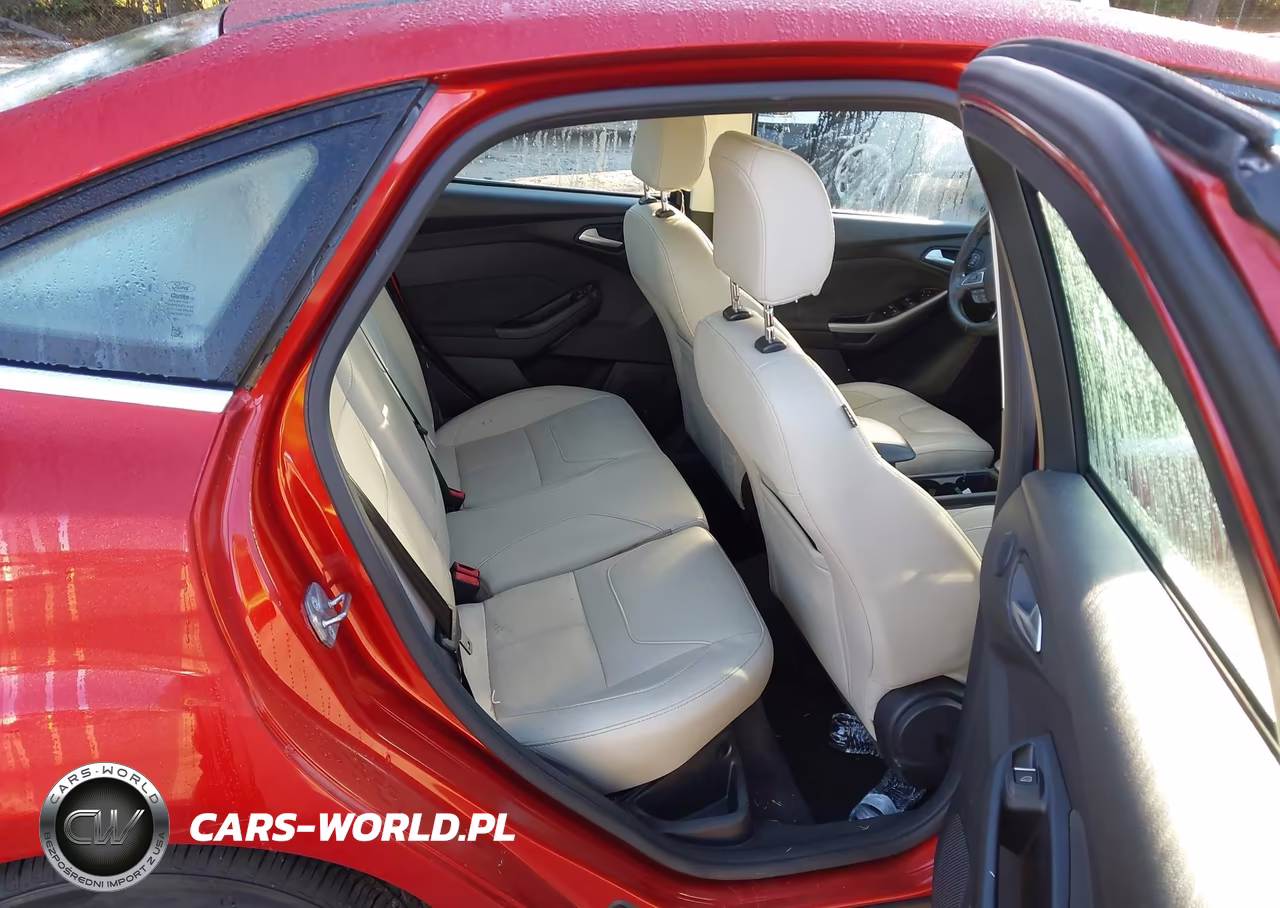 2018 Ford Focus Titanium VIN:1FADP3J26JL314935 - 8