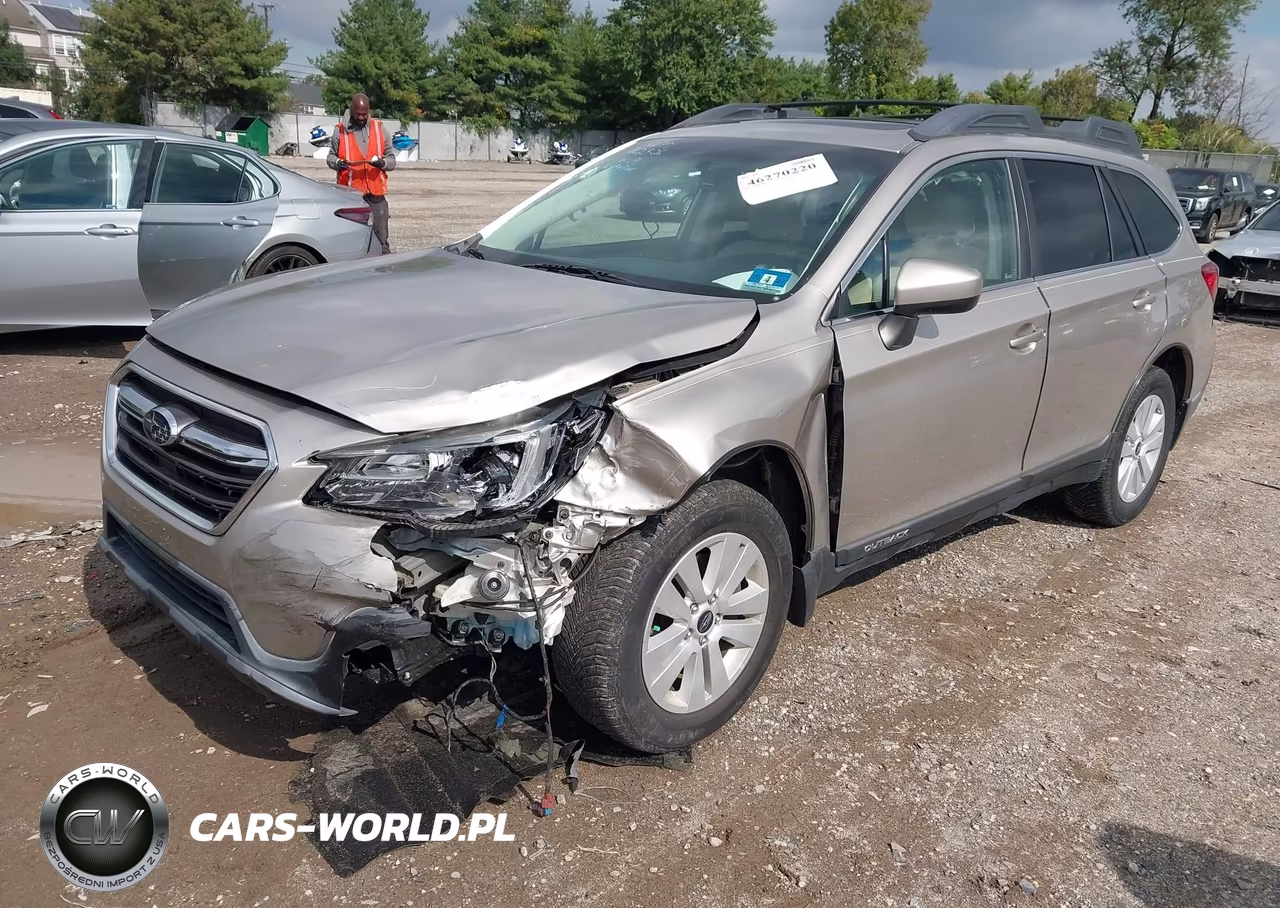 2018 Subaru Outback 2.5I Premium VIN:4S4BSADC5J3258779 - 2