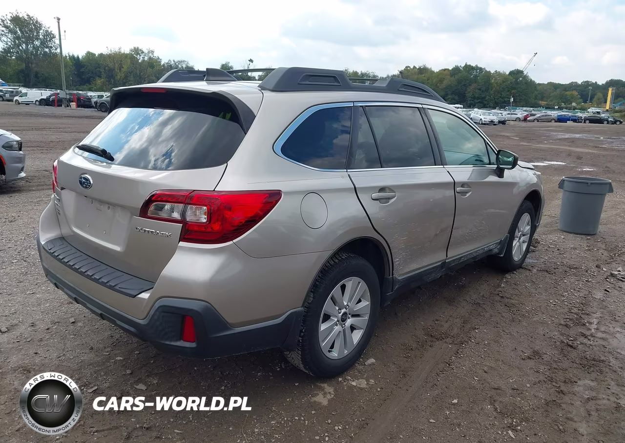 2018 Subaru Outback 2.5I Premium VIN:4S4BSADC5J3258779 - 4