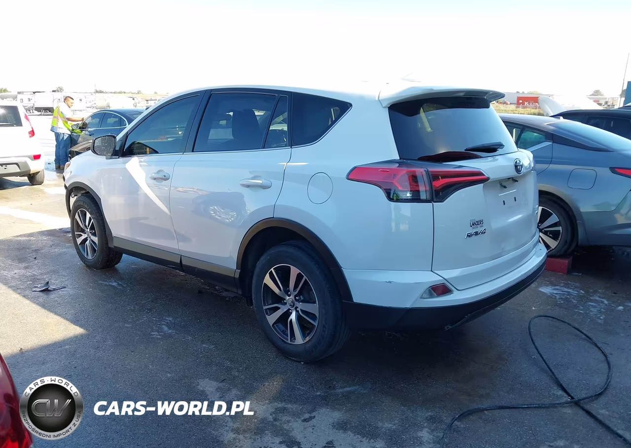 2018 Toyota Rav4 Le VIN:JTMBFREVXJD251232 - 3