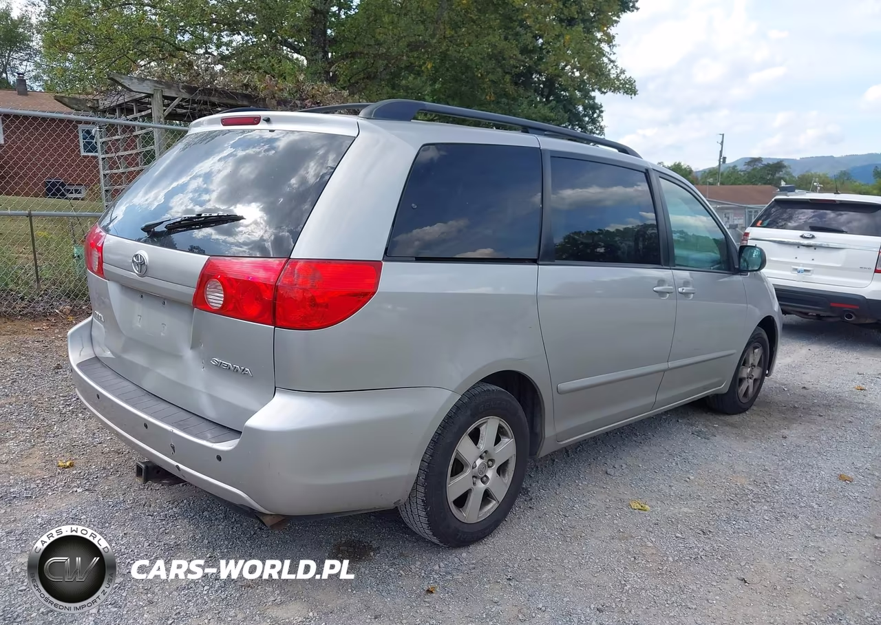 2010 Toyota Sienna Le VIN:5TDKK4CC6AS313195 - 4