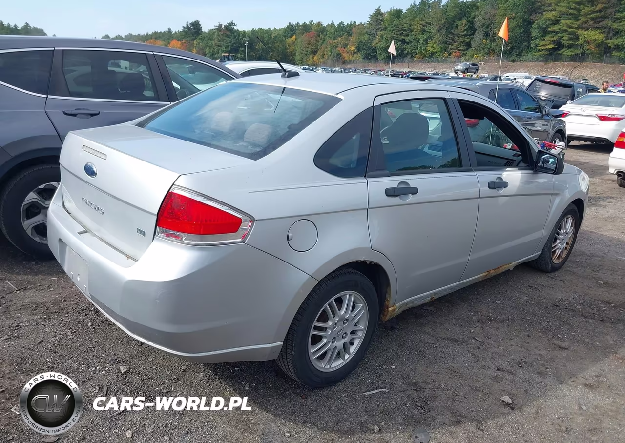 2010 Ford Focus Se VIN:1FAHP3FN5AW297774 - 4
