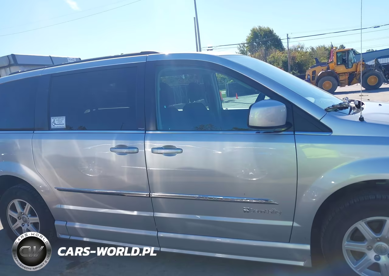 2011 Chrysler Town & Country Touring VIN:2A4RR5DG5BR766147 - 13