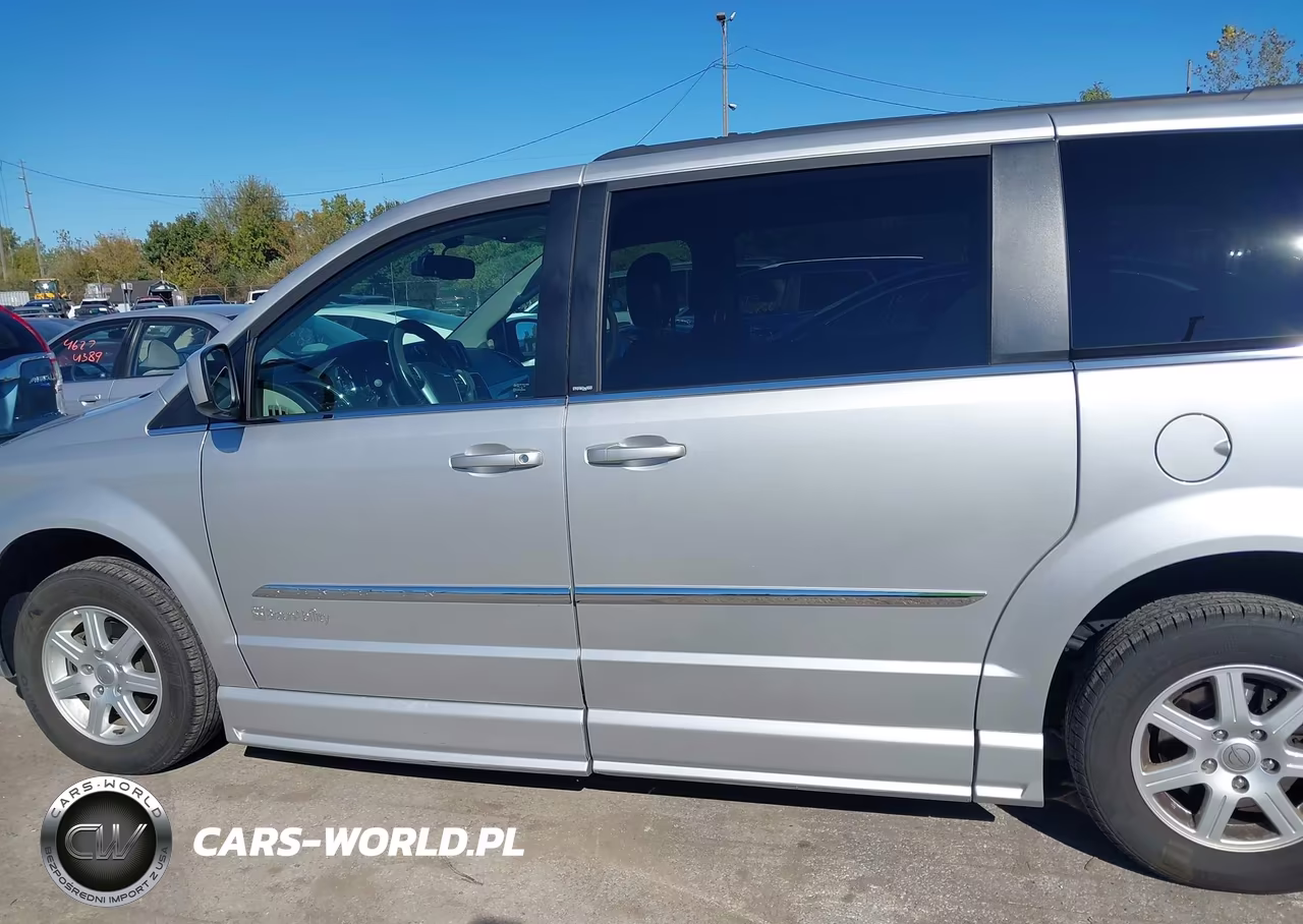 2011 Chrysler Town & Country Touring VIN:2A4RR5DG5BR766147 - 14