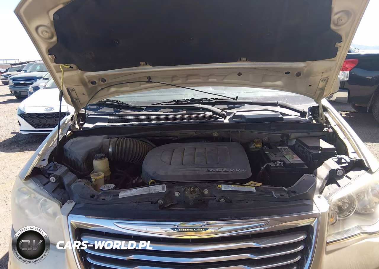 2011 Chrysler Town & Country Touring VIN:2A4RR5DG9BR715749 - 10