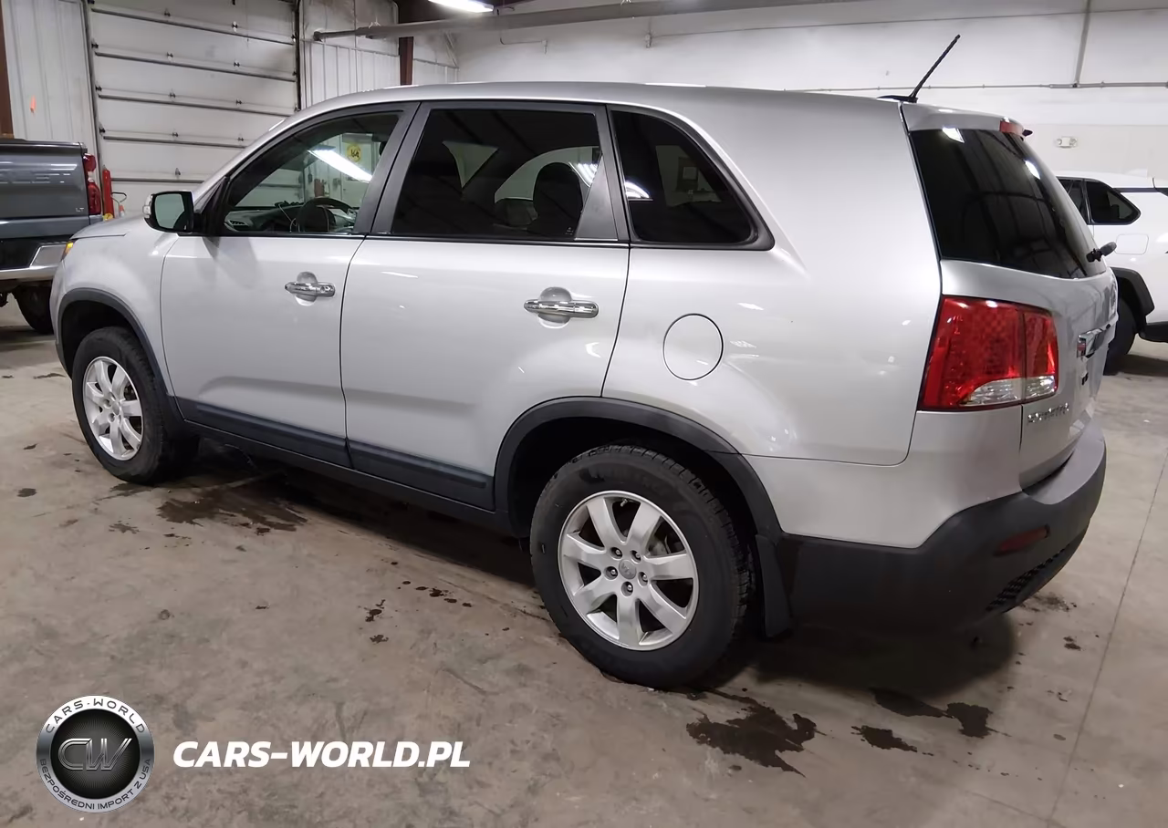 2013 Kia Sorento Lx VIN:5XYKT3A14DG413516 - 3