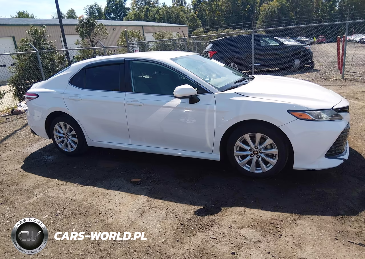 2020 Toyota Camry Le VIN:4T1C11AK3LU384851 - 13