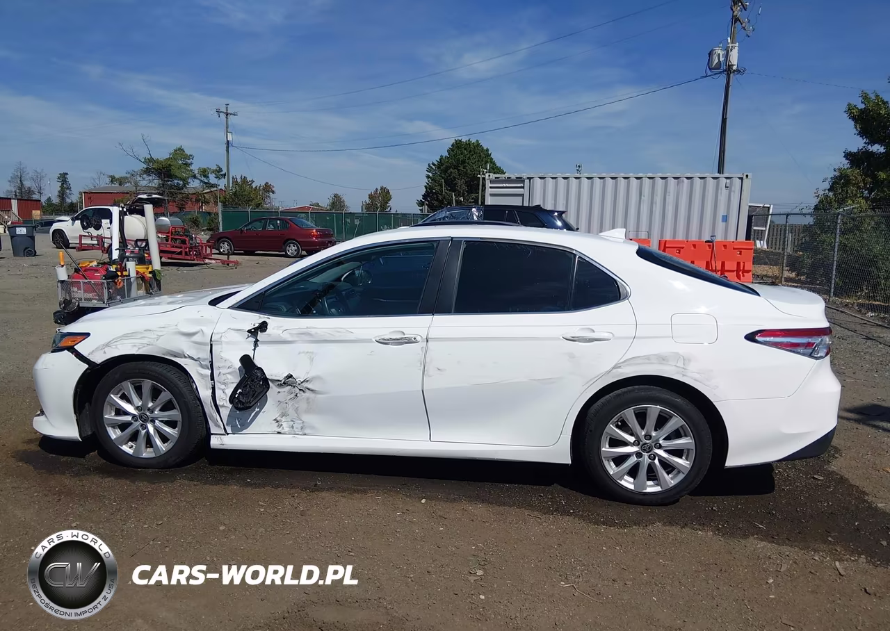 2020 Toyota Camry Le VIN:4T1C11AK3LU384851 - 14