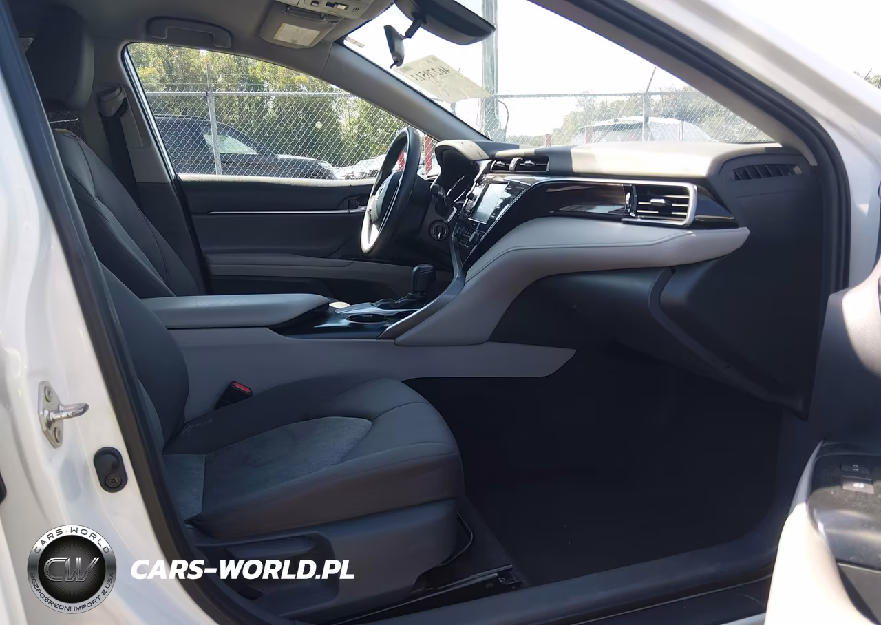 2020 Toyota Camry Le VIN:4T1C11AK3LU384851 - 5