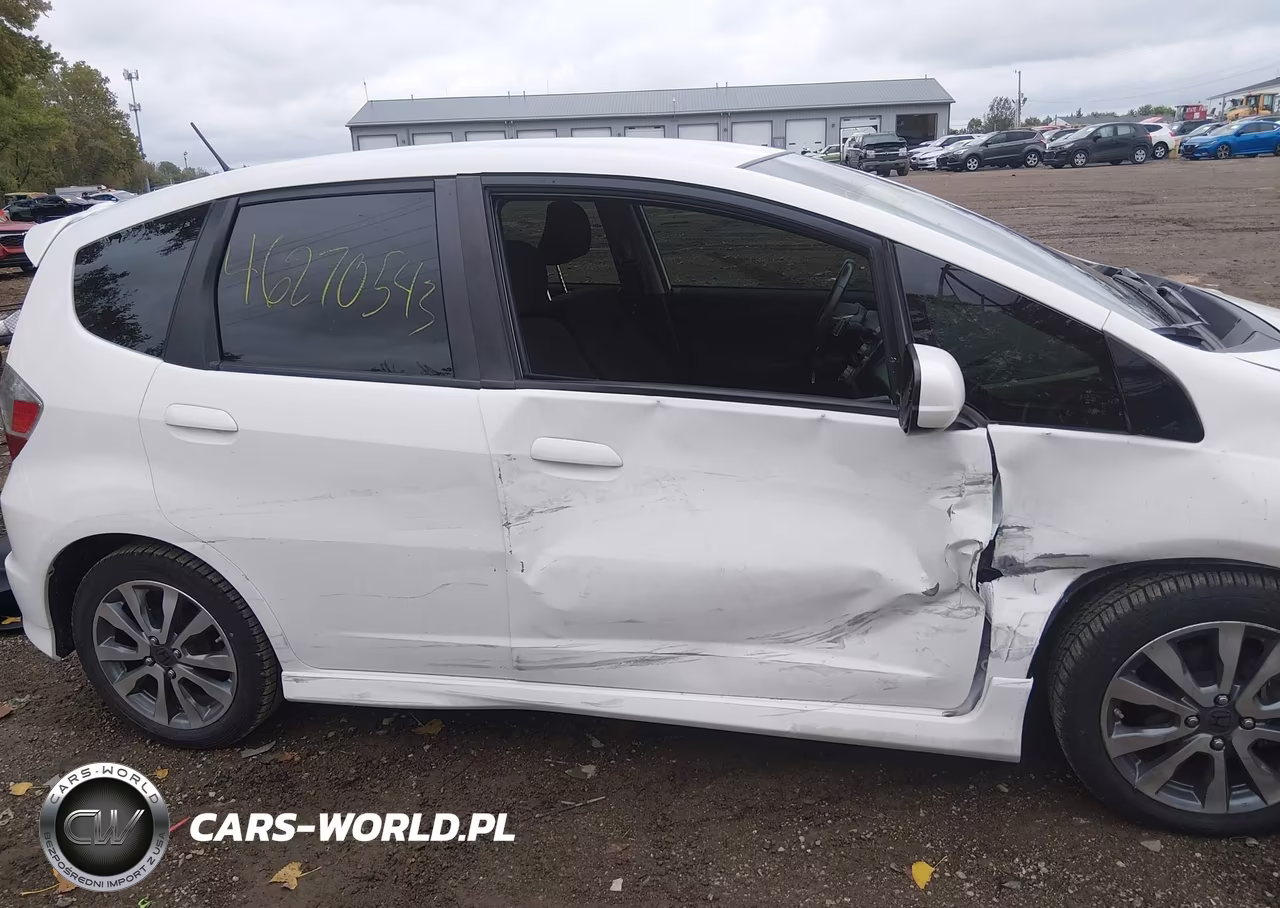 2013 Honda Fit Sport VIN:JHMGE8H52DC005816 - 13