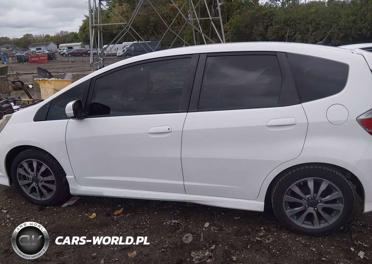 2013 Honda Fit Sport VIN:JHMGE8H52DC005816 - 14