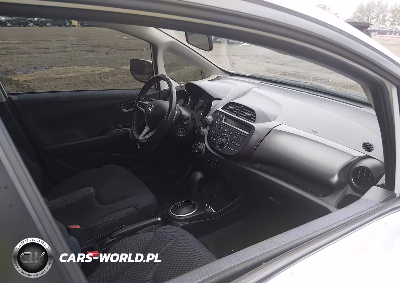 2013 Honda Fit Sport VIN:JHMGE8H52DC005816 - 5