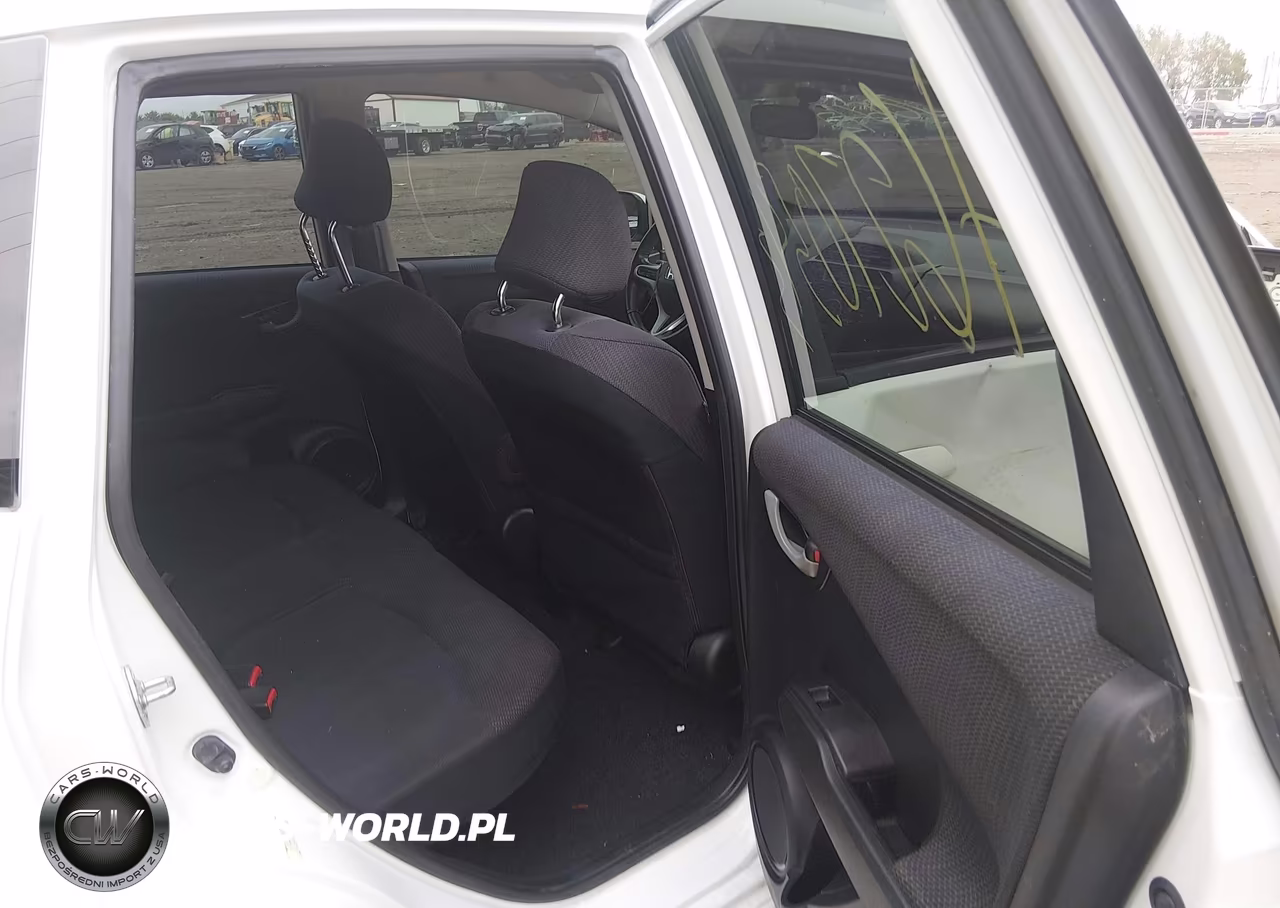2013 Honda Fit Sport VIN:JHMGE8H52DC005816 - 8