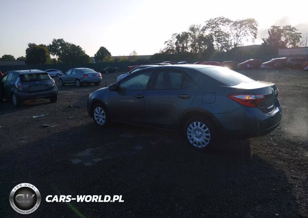 2015 Toyota Corolla Le VIN:2T1BURHE6FC467360 - 3
