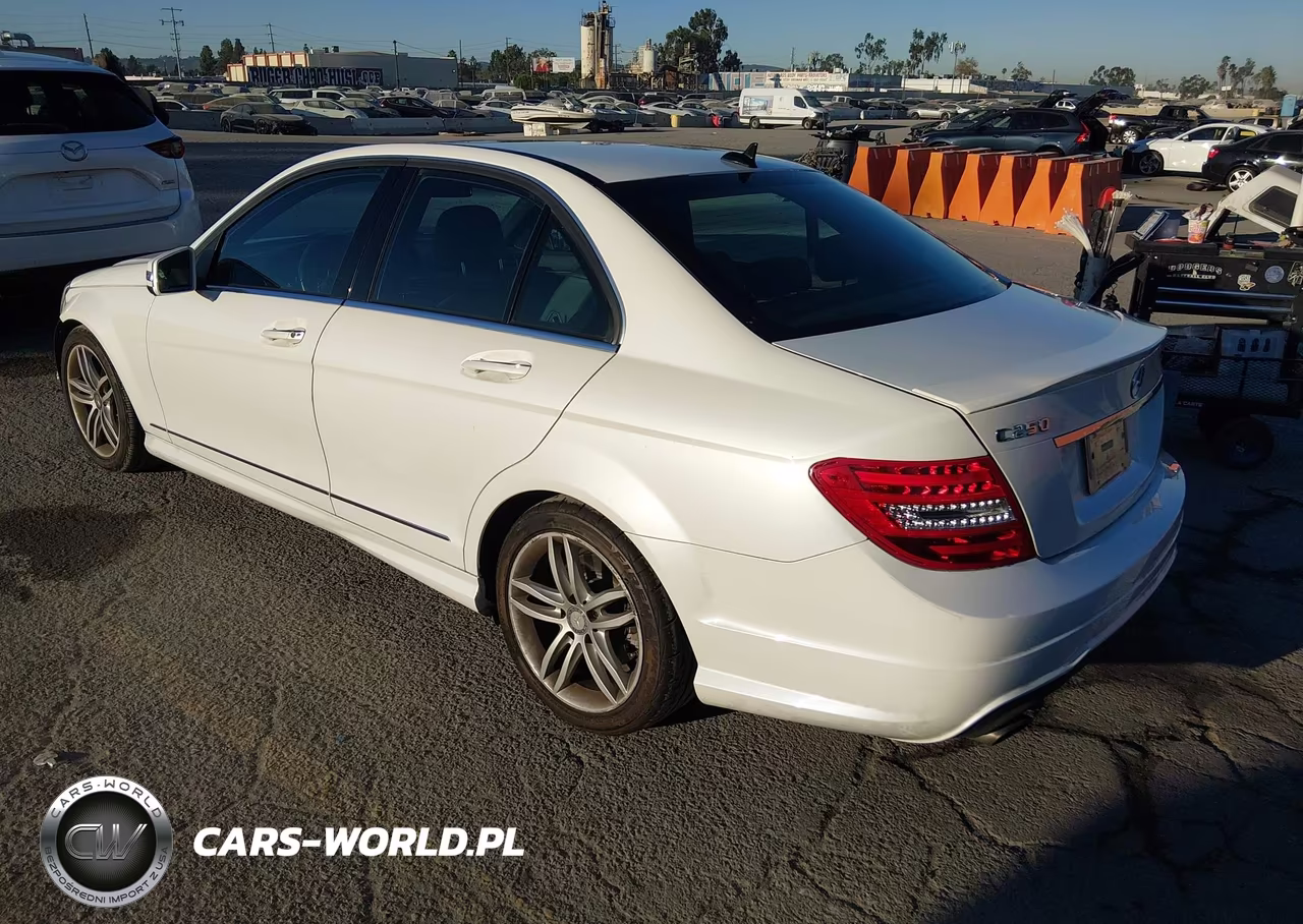 2014 Mercedes-Benz C 250 Sport VIN:WDDGF4HB9EA968132 - 3