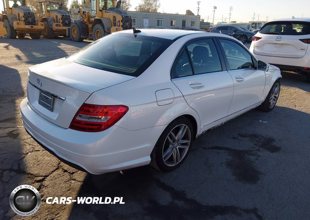 2014 Mercedes-Benz C 250 Sport VIN:WDDGF4HB9EA968132 - 4