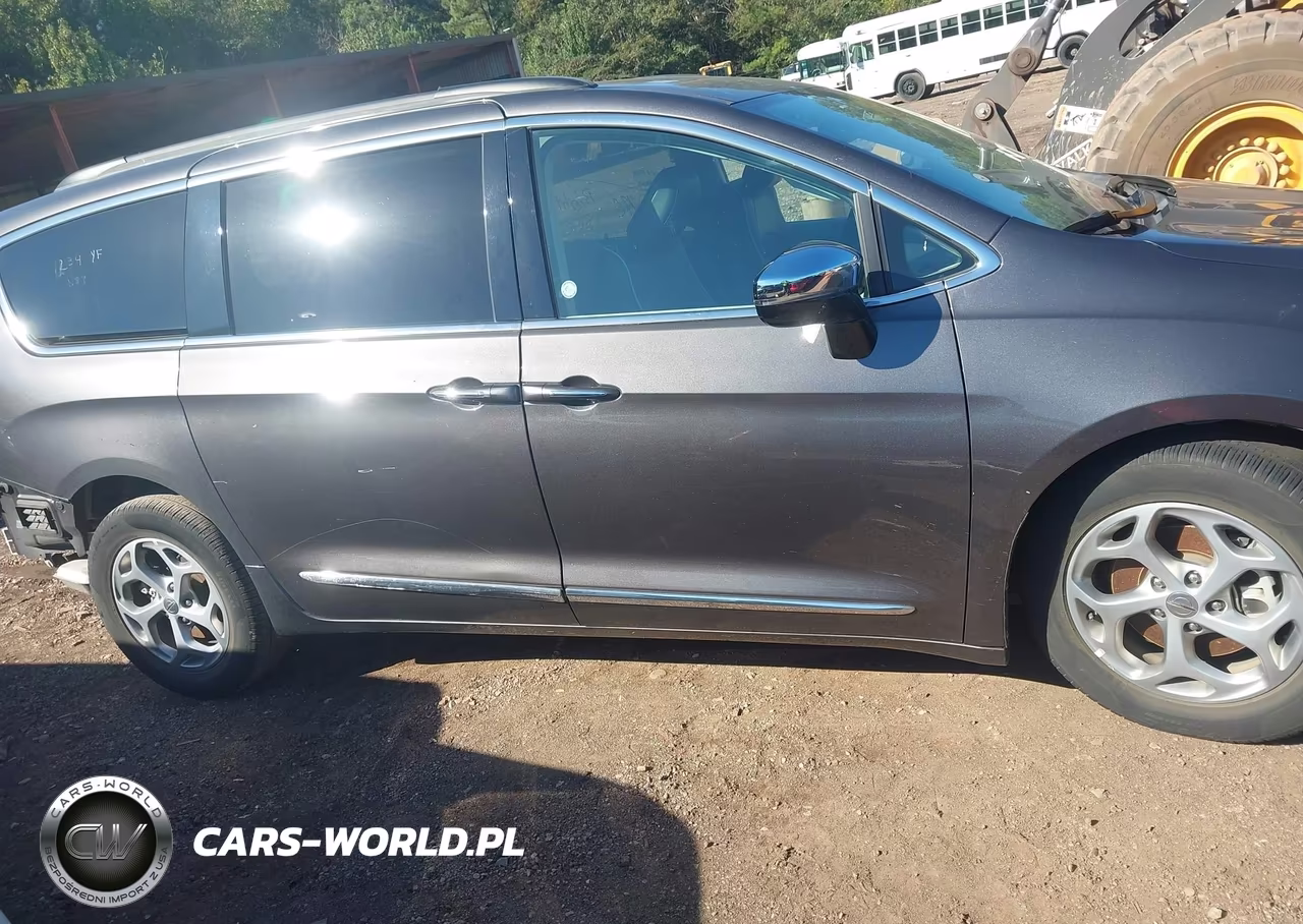 2023 Chrysler Pacifica Limited VIN:2C4RC1GGXPR530967 - 13