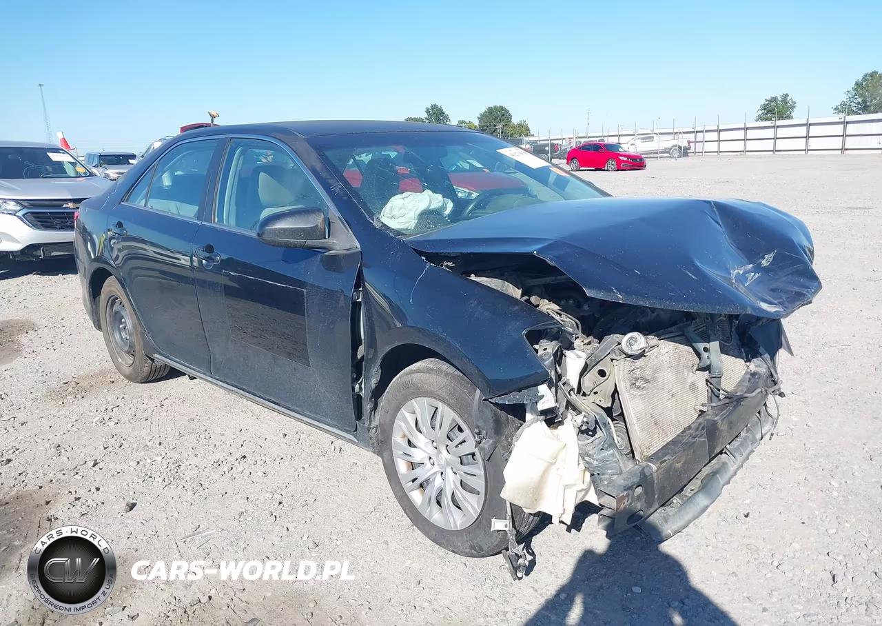 2014 Toyota Camry Le – zdjęcie 1 z 16