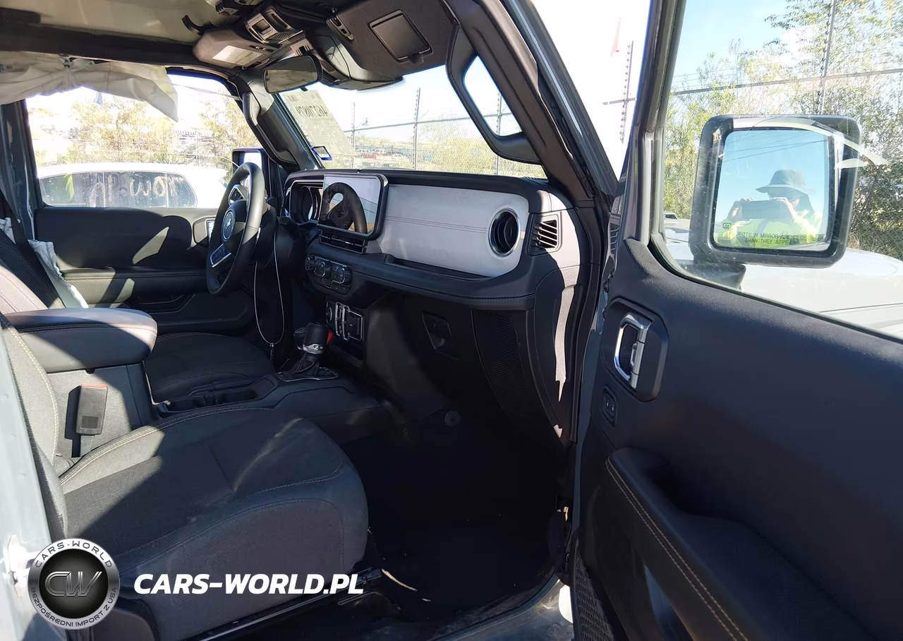 2026 Jeep Wrangler Sahara 4X4 VIN:1C4PJXEN4TW185437 - 5