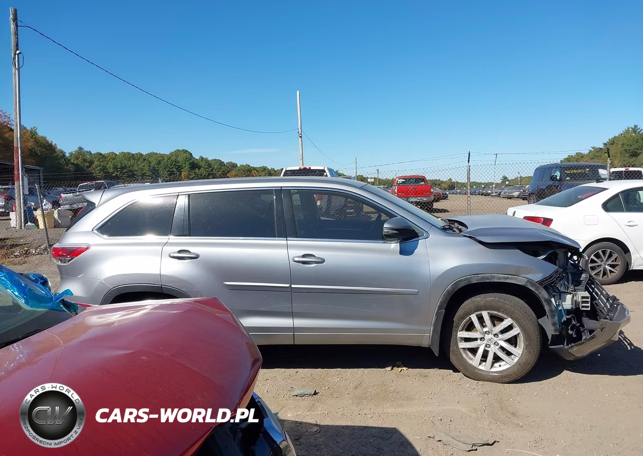 2014 Toyota Highlander Le V6 VIN:5TDBKRFH1ES054139 - 13
