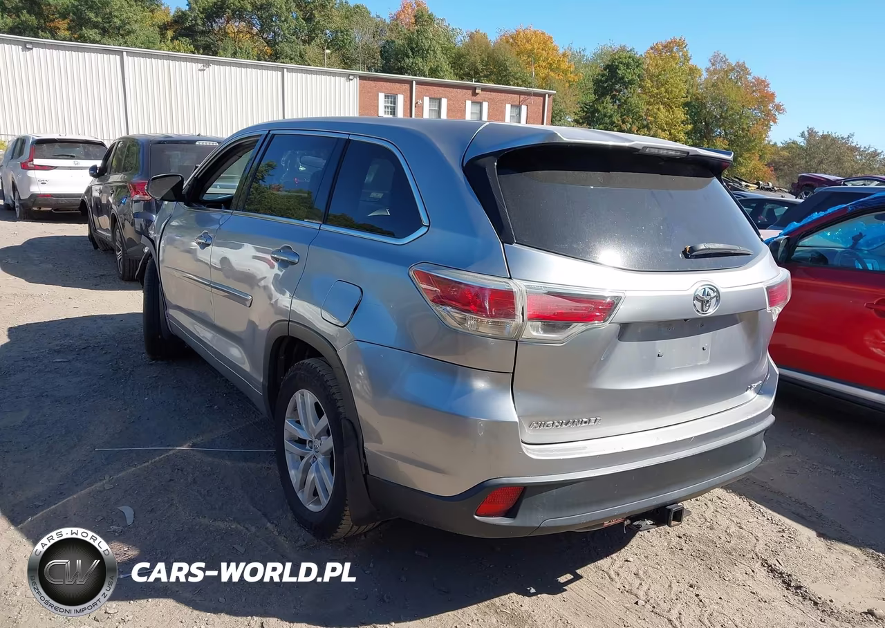 2014 Toyota Highlander Le V6 VIN:5TDBKRFH1ES054139 - 3