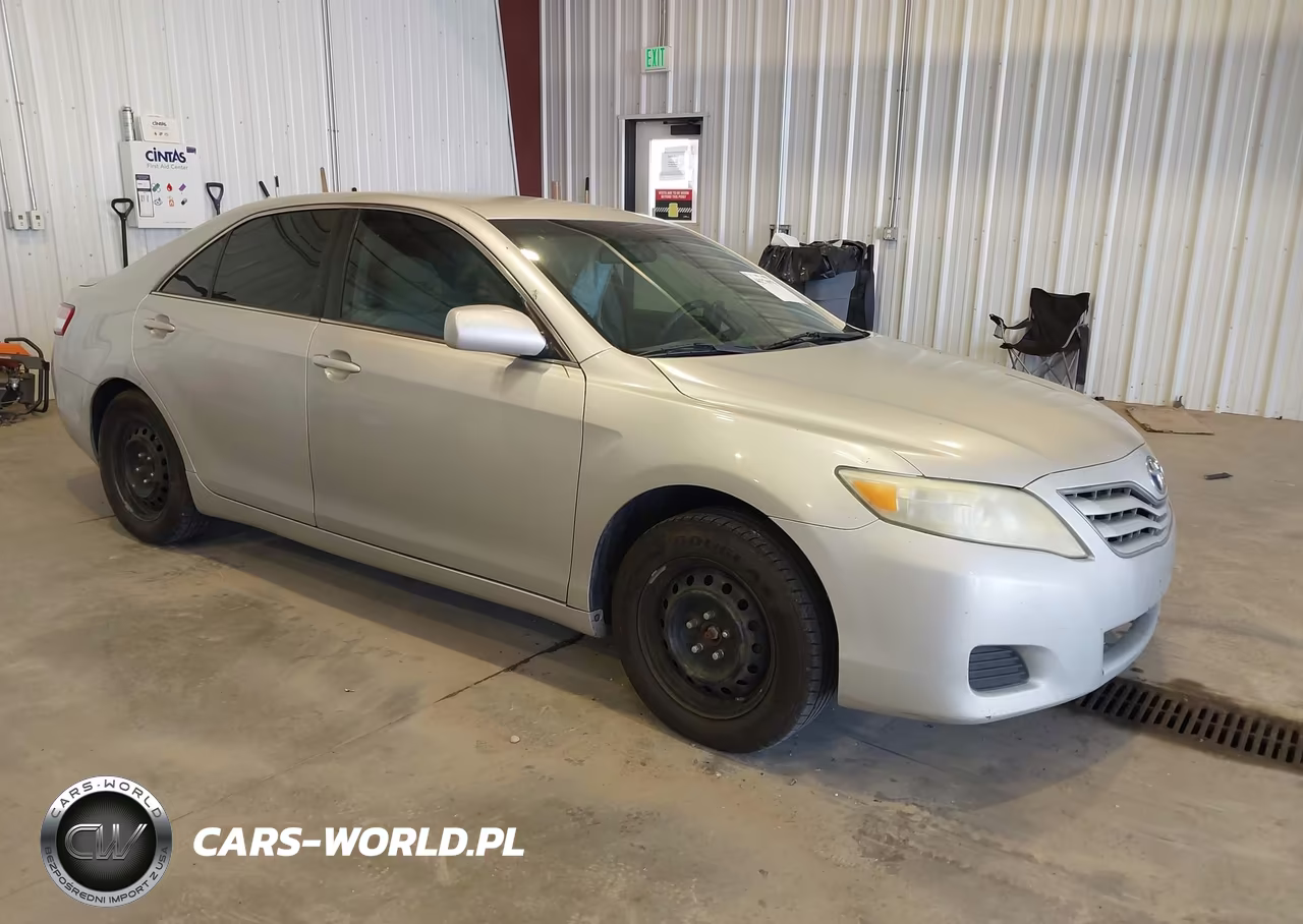 2011 Toyota Camry Le – zdjęcie 1 z 16