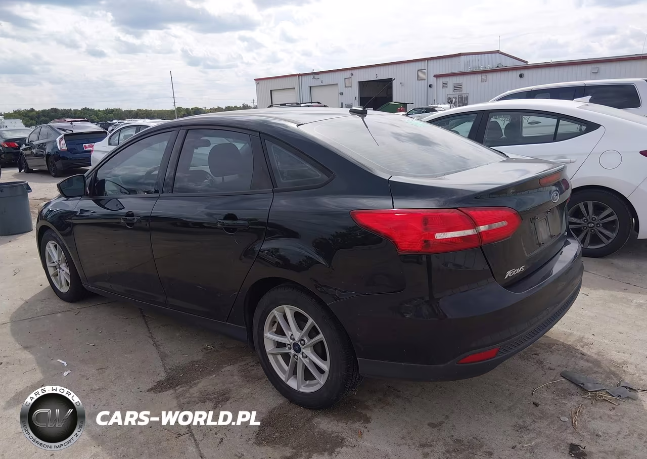 2017 Ford Focus Se VIN:1FADP3F28HL314079 - 3