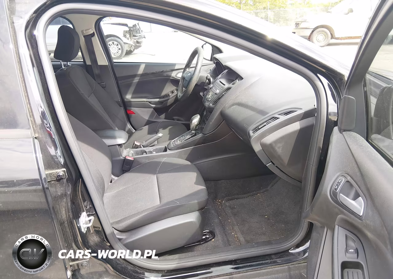 2017 Ford Focus Se VIN:1FADP3F28HL314079 - 5
