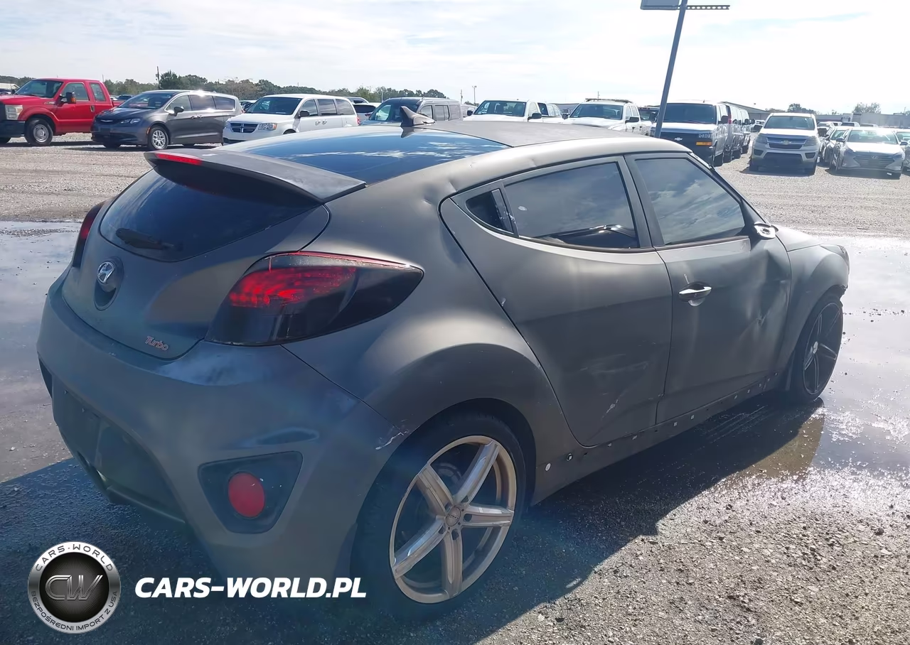 2015 Hyundai Veloster Turbo VIN:KMHTC6AE5FU238215 - 4