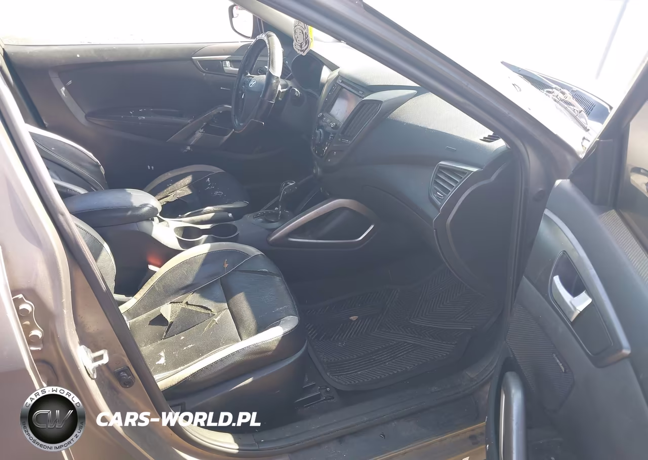 2015 Hyundai Veloster Turbo VIN:KMHTC6AE5FU238215 - 5