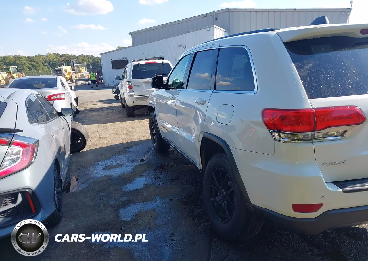 2017 Jeep Grand Cherokee Laredo 4X4 VIN:1C4RJFAG7HC620678 - 18