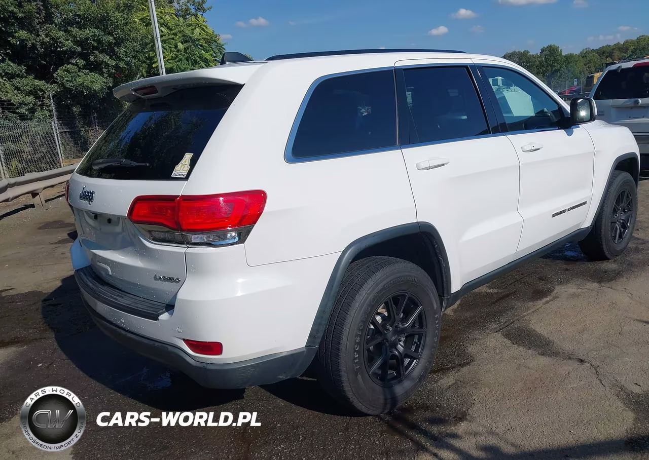 2017 Jeep Grand Cherokee Laredo 4X4 VIN:1C4RJFAG7HC620678 - 4