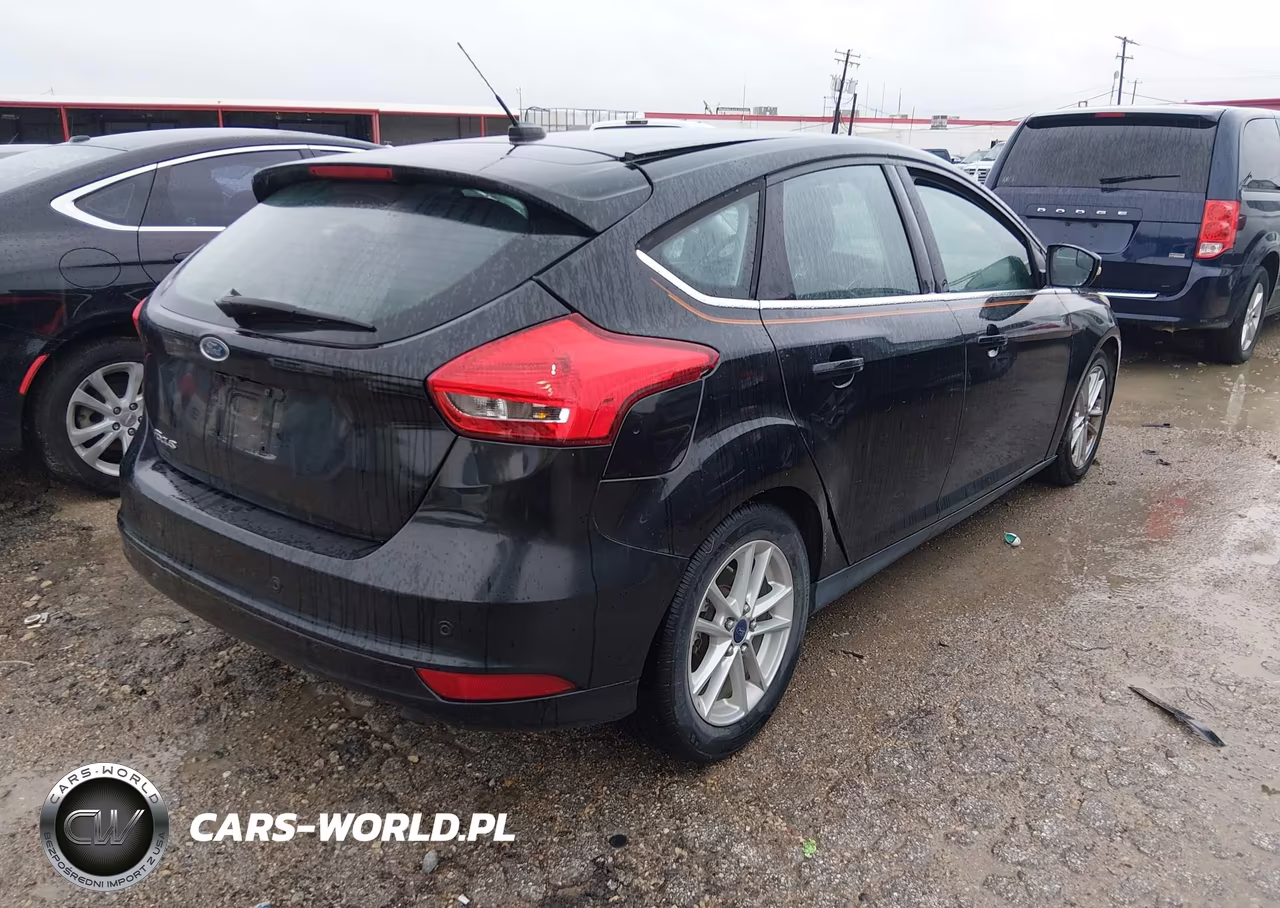 2015 Ford Focus Titanium VIN:1FADP3N24FL378263 - 4