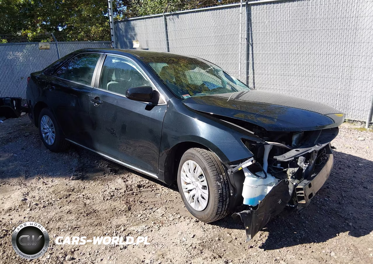 2014 Toyota Camry Le – zdjęcie 1 z 17